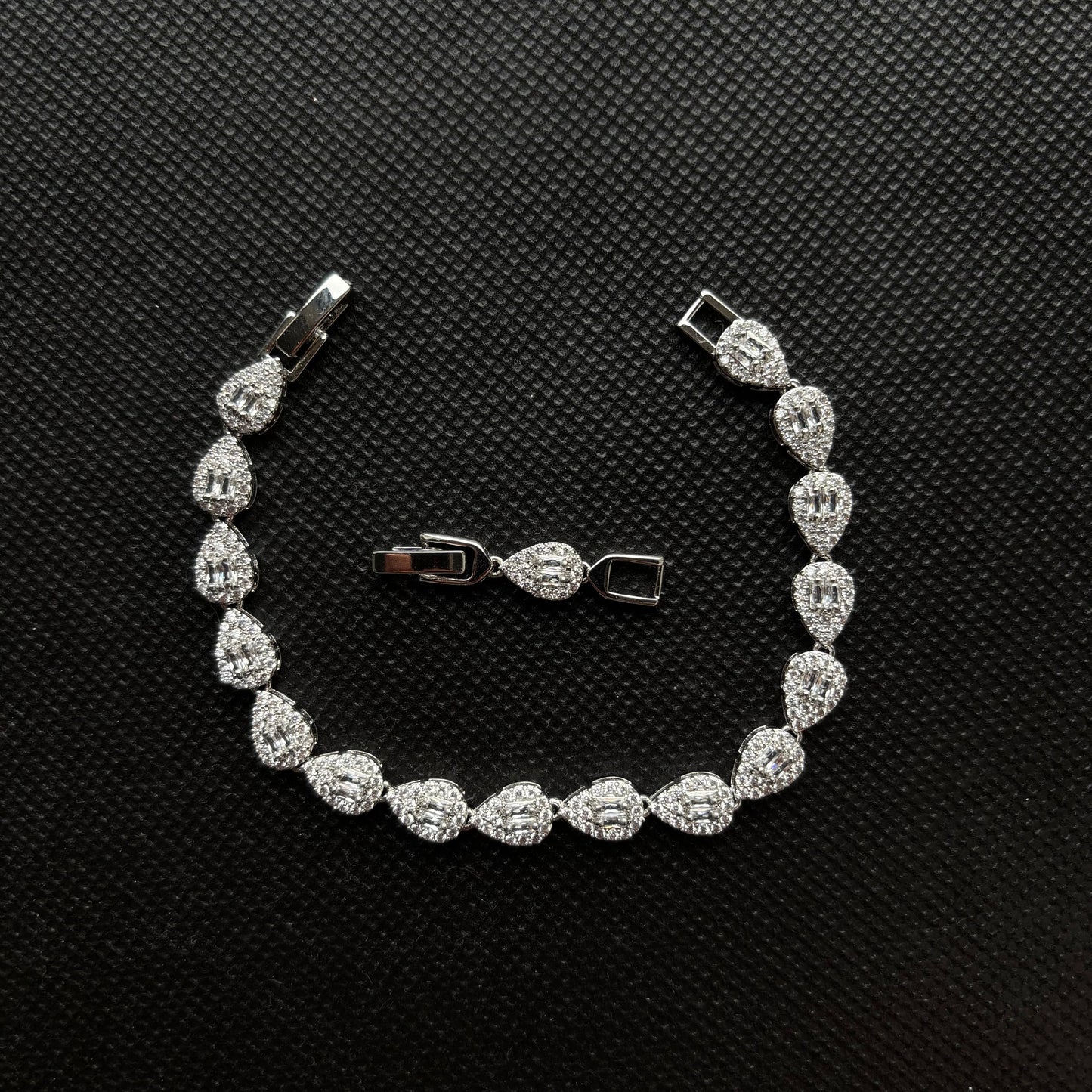 Mini Raindrop Bracelet (Silver)
