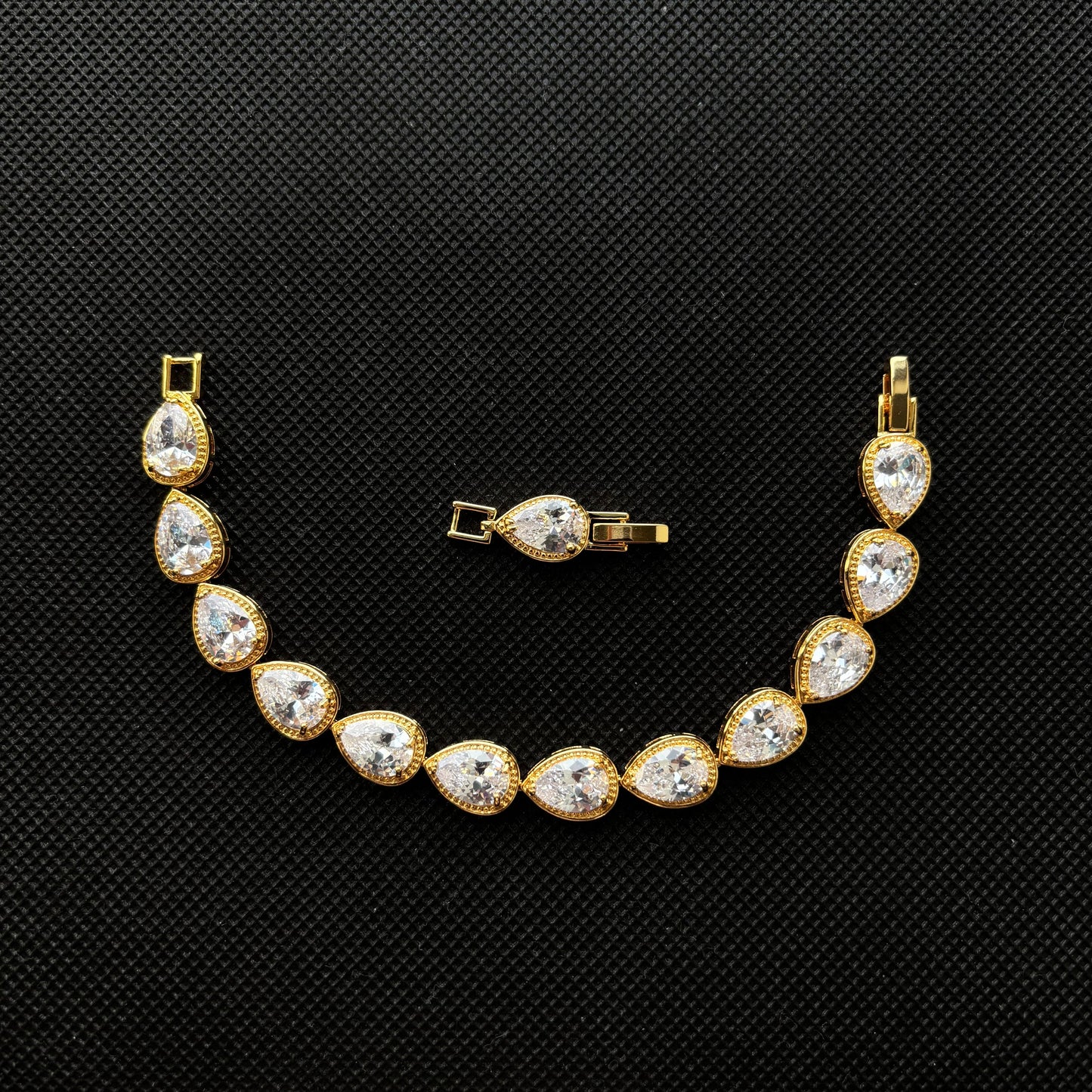 Raindrop Bracelet (Gold)