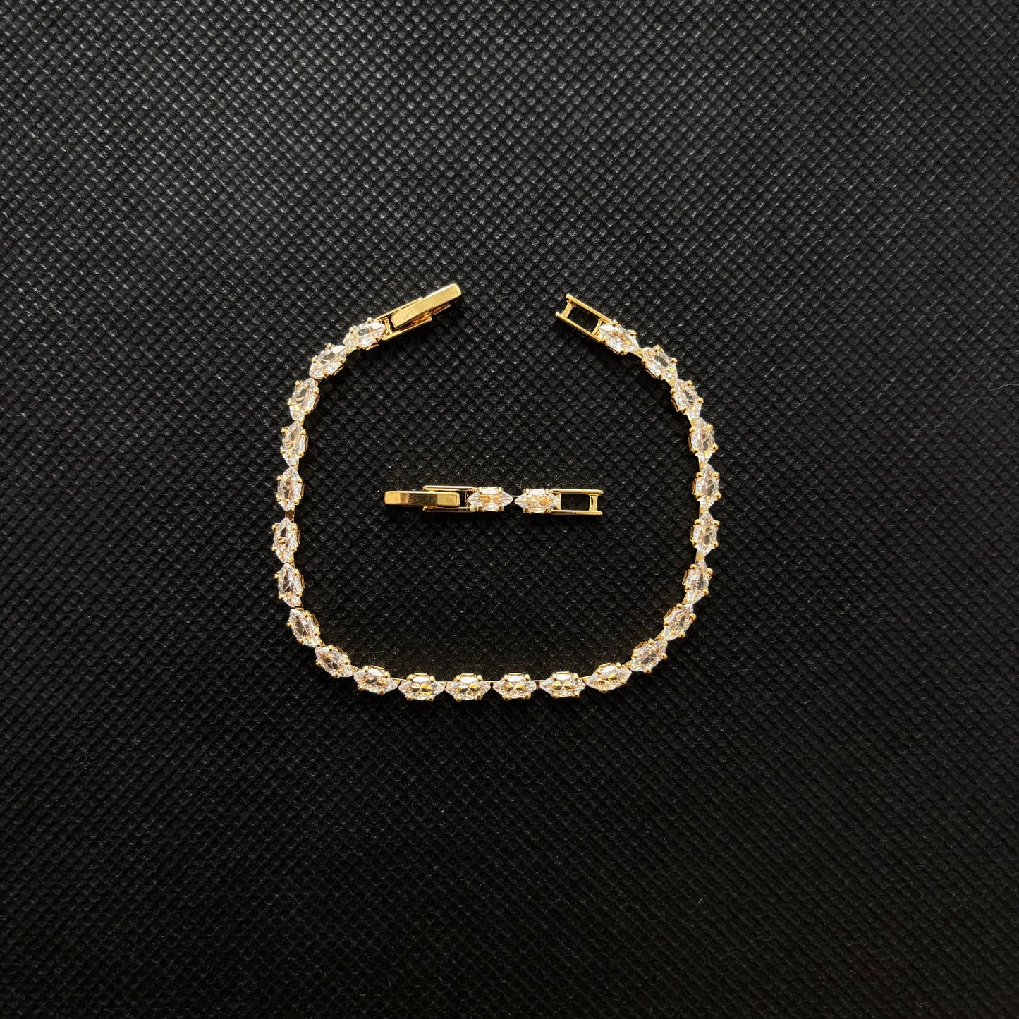 Tiny Crystal Bracelet (Gold)