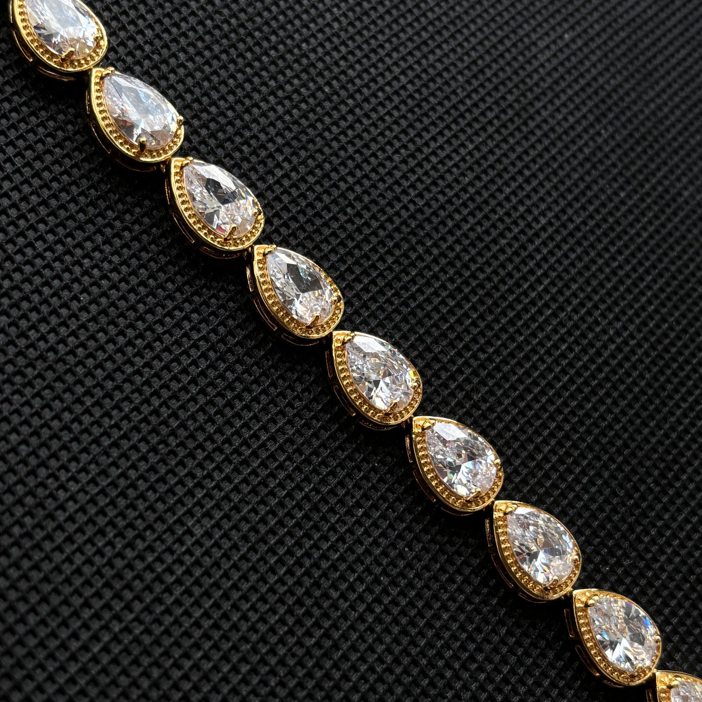 Raindrop Bracelet (Gold)