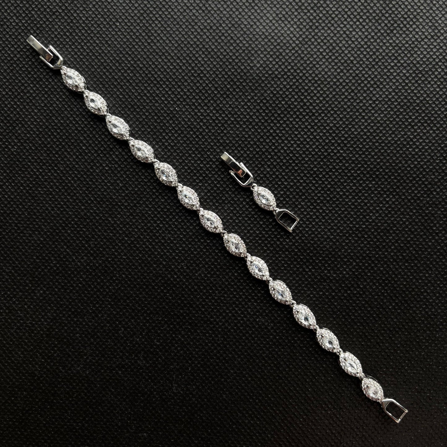 Eye Crystal Bracelet (Silver)