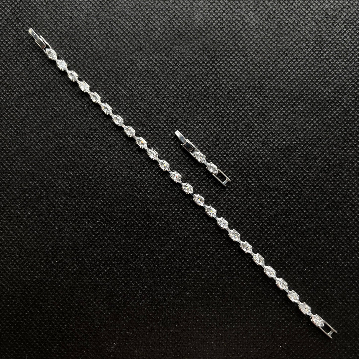 Tiny Crystal Bracelet (Silver)