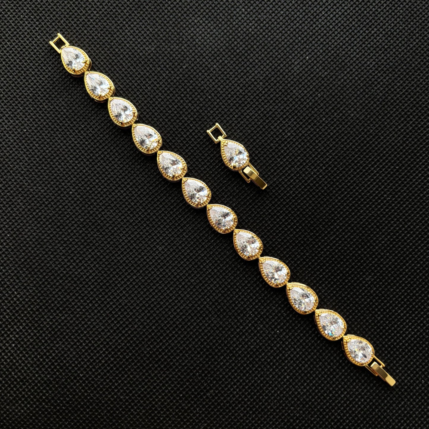 Raindrop Bracelet (Gold)