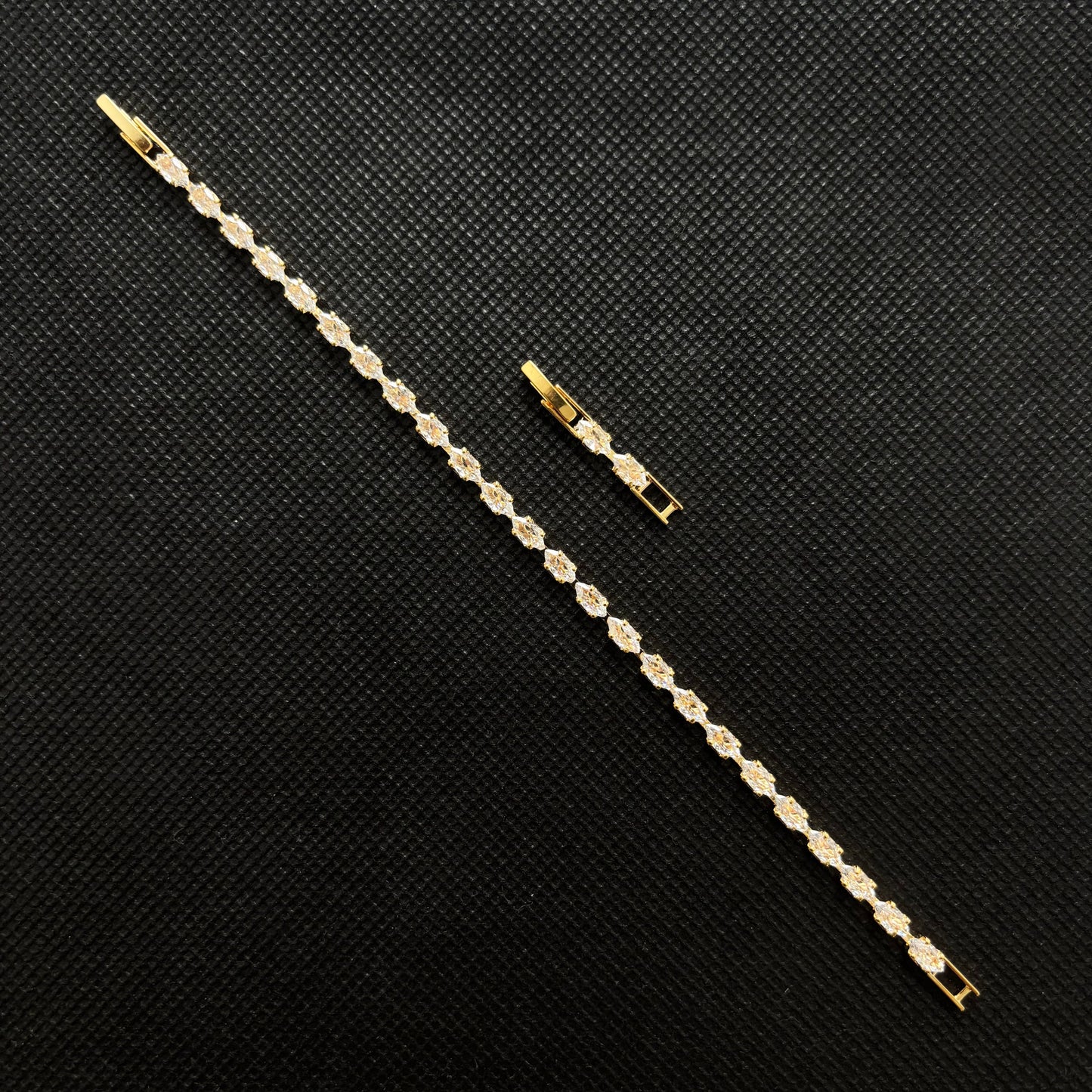 Tiny Crystal Bracelet (Gold)