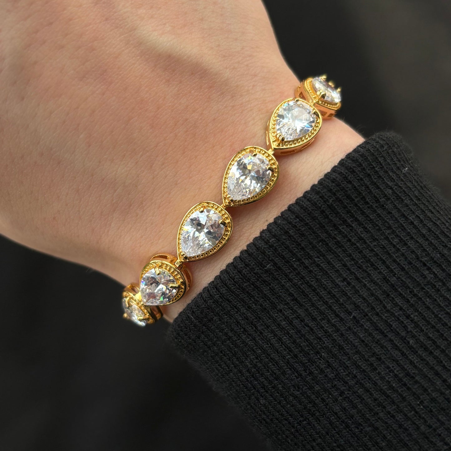 Raindrop Bracelet (Gold)